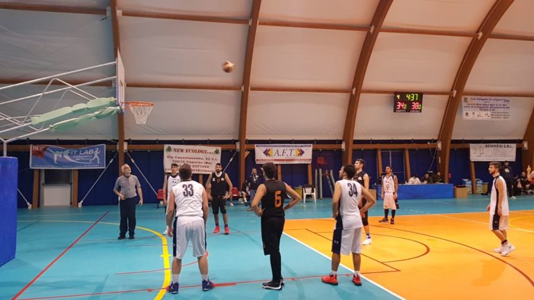 Capolavoro Basket a Rutigliano | La vittoria #5 vale il primato in classifica a pari punti con il Mens Sana che perde l’imbattibilità 